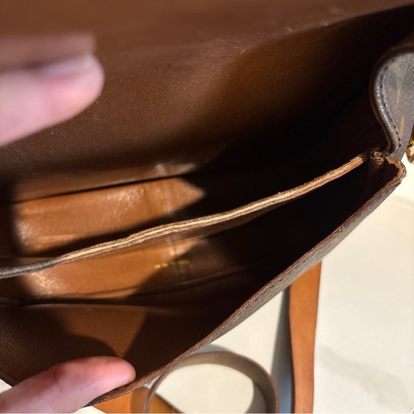 Louis Vuitton MM Cartouchiere
Brown Monogram Crossbody Bag - Picture 10 of 13